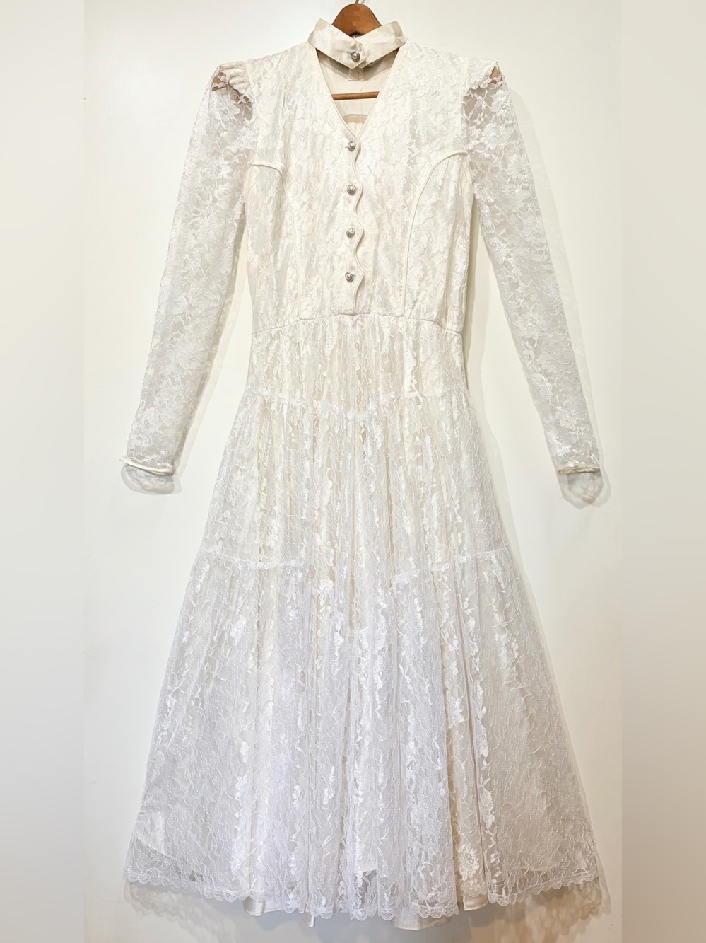 Vintage- Lilian Smitty-🐴 Western Elegant White Lace Long-Sleeve Dress